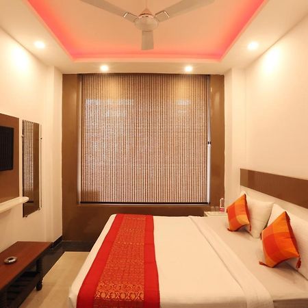 Hotel Sky Wood At Airport Yeni Delhi Dış mekan fotoğraf