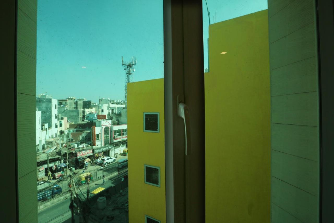 Hotel Sky Wood At Airport Yeni Delhi Dış mekan fotoğraf