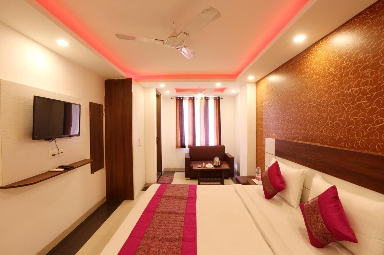 Hotel Sky Wood At Airport Yeni Delhi Dış mekan fotoğraf