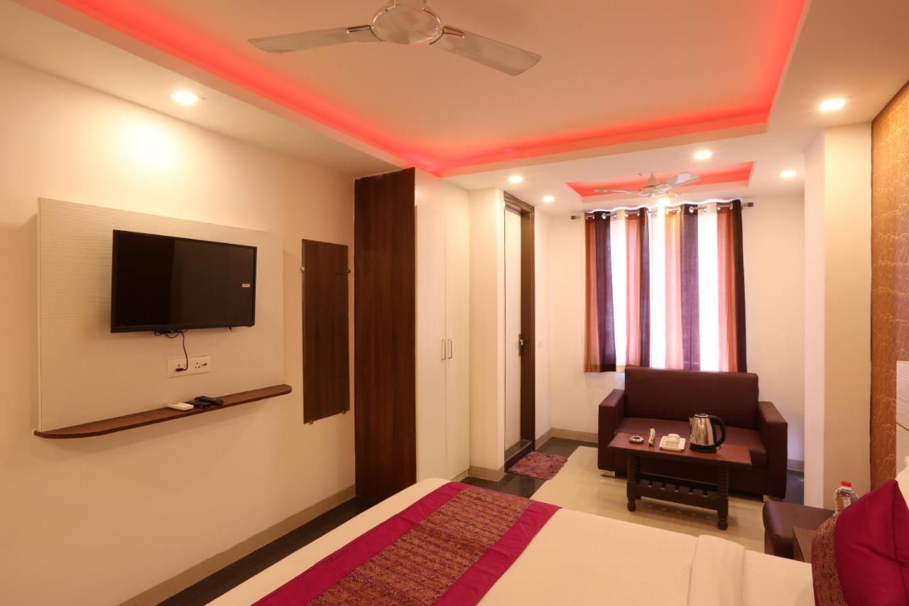 Hotel Sky Wood At Airport Yeni Delhi Dış mekan fotoğraf