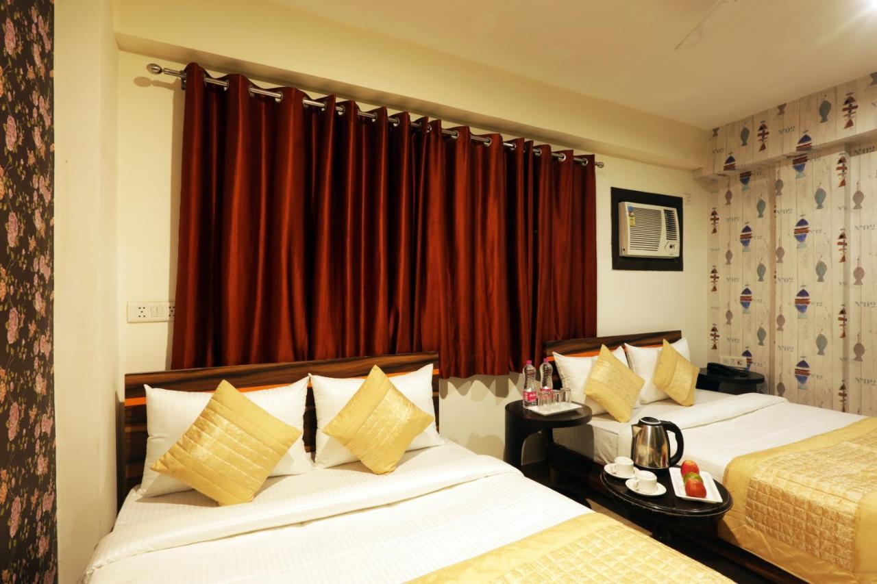 Hotel Sky Wood At Airport Yeni Delhi Dış mekan fotoğraf