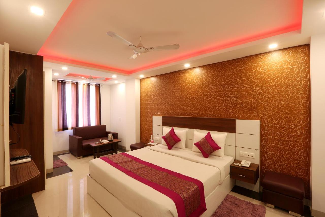 Hotel Sky Wood At Airport Yeni Delhi Dış mekan fotoğraf