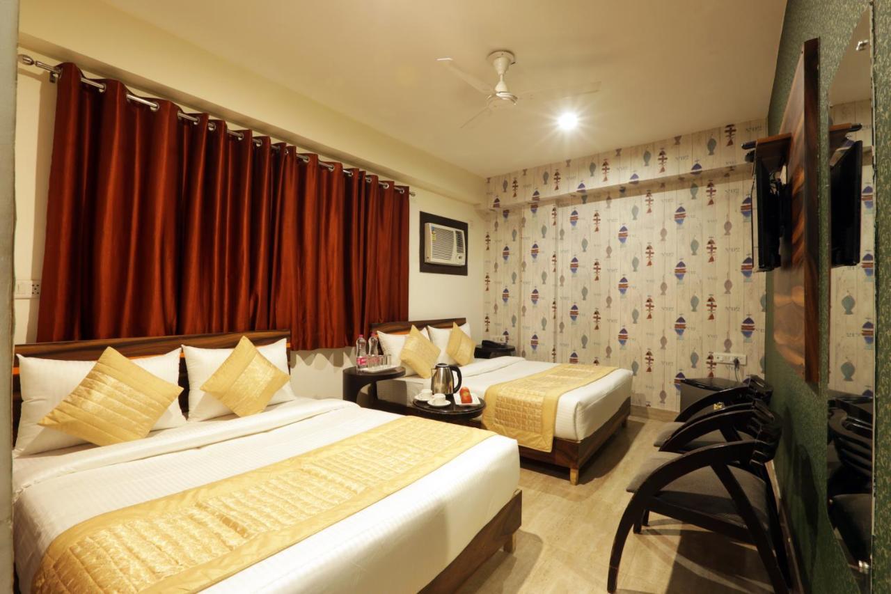 Hotel Sky Wood At Airport Yeni Delhi Dış mekan fotoğraf